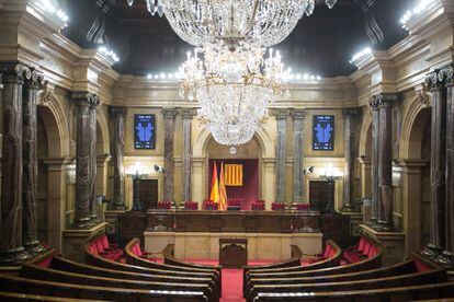 Vista del hemiciclo del Parlament catalán antes de la comparecencia del president catalán Carles Puigdemont.