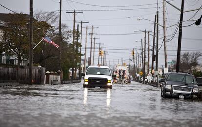 Situación en la que ha quedado el barrio Breezy Point tras incendiarse durante el paso de la tormenta "Sandy"