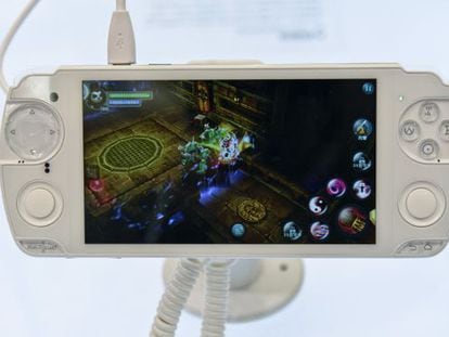 El Snail Mobile W3D imita a la perfección una videoconsola portátil.
