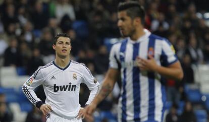 Cristiano Ronaldo observa a Albín, autor del gol del empate del Espanyol