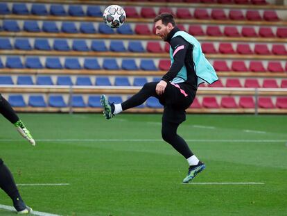 Messi, durante el entrenamiento de este lunes.