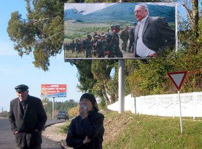 Cartel propagandístico del presidente abjazo, Serguéi Bagapsh, para las elecciones de diciembre pasado.