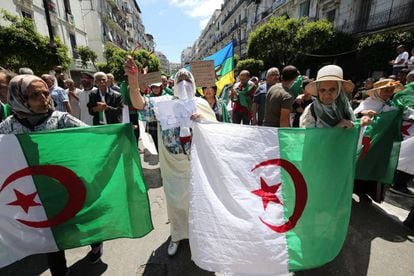 Protesta de mujeres argelinas este viernes en Argel.