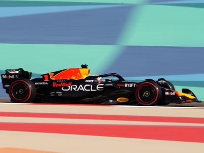 Max Verstappen durante un entrenamiento en el Gran Premio de Baréin, este viernes.