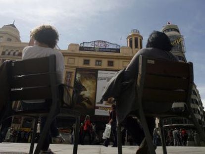 La plaza de Callao de Madrid, una zona de paso poco arbolada y con escasos bancos.