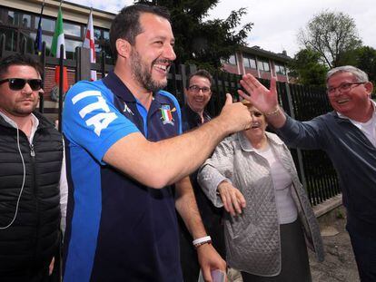 El ministro de Interior y viceprimer ministro de Italia, Matteo Salvini, al salir de votar este domingo. 