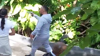El presunto asesino, captado por las cámaras de seguridad del complejo turístico Xcaret, en la Riviera Maya.