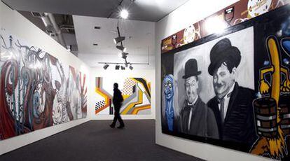Paneles de la exposición sobre pintadas en el centro cultural de La Elipa.
