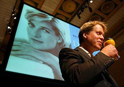 El conde Charles Spencer presentó ayer en Toronto (Canadá) una exposición sobre su hermana, la princesa Diana.