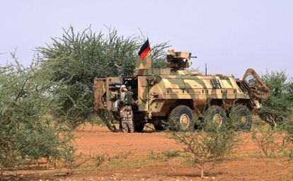 Un soldado alemán de la fuerza internacional de la ONU en Malí, durante una operación de patrulla en el país, en agosto de 2018.