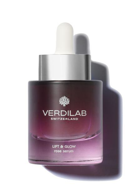 El aroma a rosas del sérum de Verdilab Lift & Glow ya bastaría para enamorar. Además, el producto de la firma suiza favorece que la piel presente un aspecto saludable, especialmente indicado para pieles apagadas o maduras.