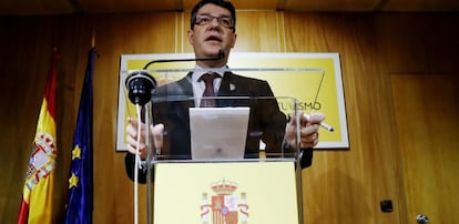 Älvaro Nadal, ministro de Energía, en la rueda de prensa en el ministerio.