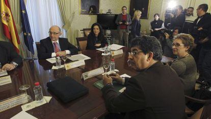 Reunión entre la Junta y el Ministerio de Hacienda.