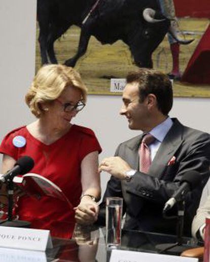 La presidenta del Partido Popular de Madrid y candidata a la Alcaldía de la capital, Esperanza Aguirre, durante su participación en un homenaje al diestro valenciano Enrique Ponce.