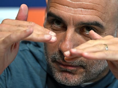 Pep Guardiola, técnico del Manchester City, durante la conferencia de prensa ofrecida este lunes.