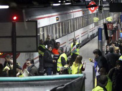Aspecto de la estación del Clot de Barcelona tras producirse la colisión.