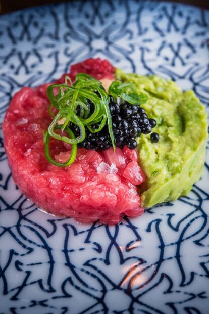 Además, cuenta con un servicio de comida para llevar con platos de la carta, que satisface las veces en las que no se consigue mesa. (Tartar de toro con aguacate y mújol)  Bacira: Del Castillo, 16. Madrid. Teléfono 918 664 030. www.bacira.es.