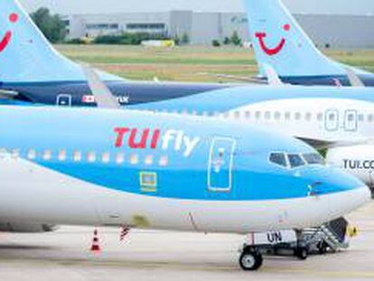 Aviones de TUIfly estacionados en el aeropuerto de Hannover (Alemania).