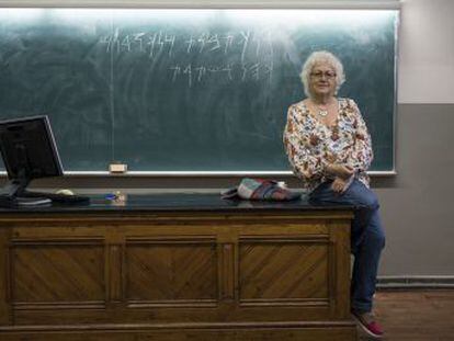 Maria Josep Estanyol, de 67 años, lleva 43 impartiendo clases de cultura cartaginesa y lengua fenicia en la Universidad de Barcelona. Es la última maestra de esta especialidad en activo en España