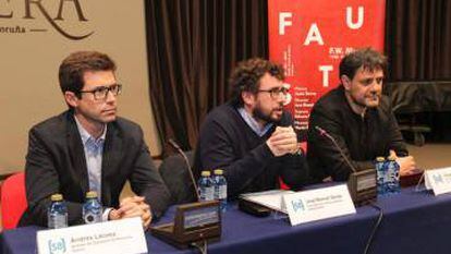 Andrés Lacasa, gerente de la Sinfónica; el edil José Manuel Sande; y Ángel Rueda, director de la muestra.