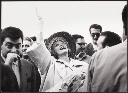 Marlene Dietrich a su llegada a Madrid. 1960. Una de las fotos de las exposición.