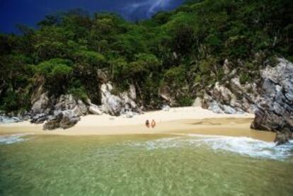 Una de las calas de Bahías de Huatulco, en la costa del Pacífico de México.