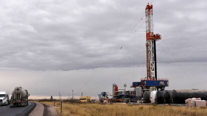 Torre de perforación petrolífera en la cuenca del Pérmico, en Nuevo México. reuters.