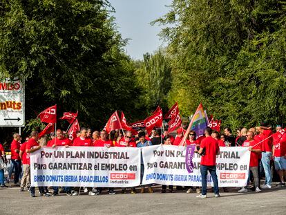 Manifestación de los trabajadores de Bimbo por la decisión de cierre de la empresa en Paracuellos del Jarama, Madrid.
