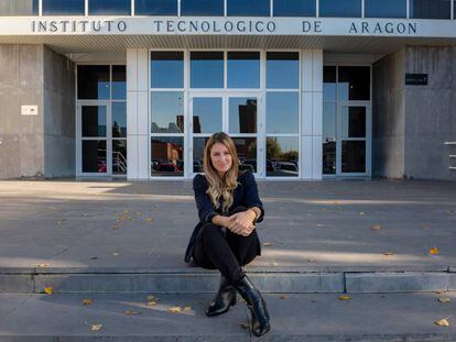 Esther Borao, en la puerta del Instituto Tecnológico de Aragón, del que es directora.