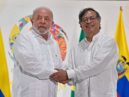 Lula da Silva y Gustavo Petro, durante un encuentro en Leticia (Colombia), el 8 de julio de 2023.