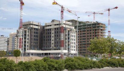 Viviendas en construcci&oacute;n en Valdebebas (Madrid). 