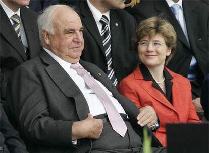 Helmut Kohl y su novia, Maike Richter.