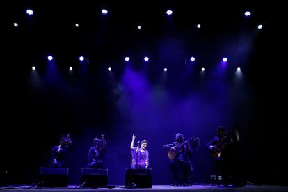 La cantaora Carmen Linares durante su actuación en la gala 'El flamenco es universal' celebrado este lunes en Sevilla.