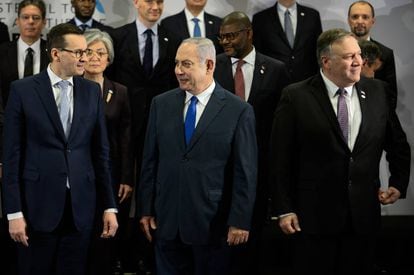 Mateusz Morawiecki, Benjamin Netanyahu y Mike Pompeo, el jueves en Varsovia.