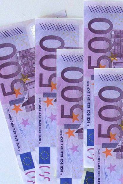 El billete de 500 euros es, de las grandes divisas, el de mayor valor del mundo, lo que lo hace atractivo para organizaciones criminales como la mafia y el narcotráfico.
