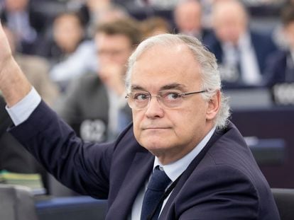 El eurodiputado Esteban González Pons, durante una sesión del Parlamento Europeo, en 2019.