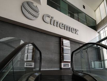 Una sucursal de Cinemex en Ciudad de México, cerrada durante la pandemia, en febrero de 2021.