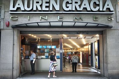 El cine Lauren Gràcia, en la calle de Bailèn, ayer.