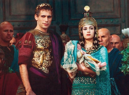 Jeremy Sisto como Julio César en la coproducción europea del mismo título sobre el personaje.