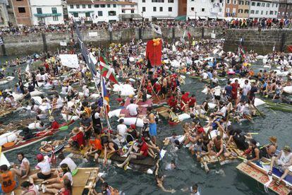 Participantes de la actividad "Abordaje" en la Semana Grande de San Sebastián.