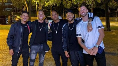 Neymar, el jueves por la noche en Barcelona, con Arthur y Baptistao.
