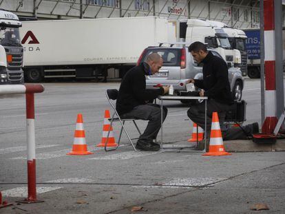 Instalación de fibra óptica en el CIM Vallès.