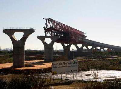 Obras del AVE entre la estación de El Prat y Barcelona.