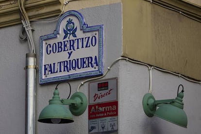 La calle Cobertizo y Faltriquera de Granada.