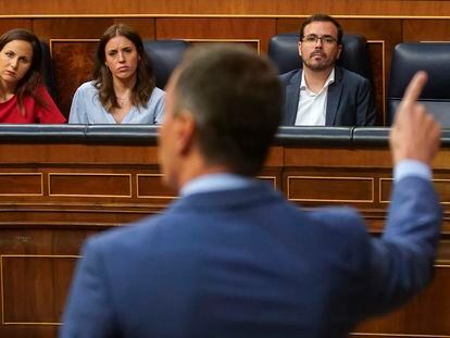 Ione Belarra, Irene Montero y Alberto Garzón escuchaban el lunes a Pedro Sánchez en el Congreso de los Diputados.