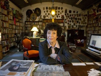 La escritora Luisa Valenzuela, en su casa de Buenos Aires.