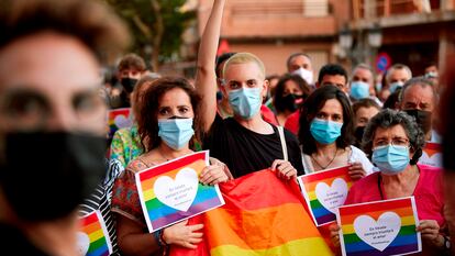 Centenares de personas se concentran en contra de la agresión homófoba sufrida por un vecino del municipio de Talavera de la Reina (Toledo)