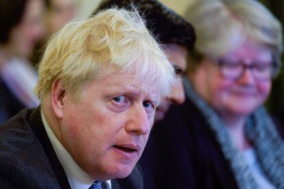 El primer ministro británico, Boris Johnson, habla durante una reunión, en Downing Street este jueves.