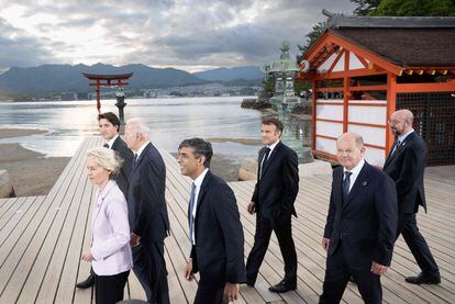 Los dirigentes de la UE, Canadá, Estados Unidos, Reino Unido, Francia y Alemania, durante una visita a la isla de Miyajima, el viernes.