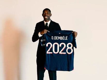 Ousmane Dembélé durante su presentación con el PSG este verano.